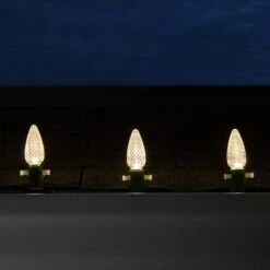Kringle Traditions TM C9 Warm White LED Christmas Light Bulbs -Xmas Lights Store C9 LED Warm White Kringle Traditions Green Wire 6129 Roofline